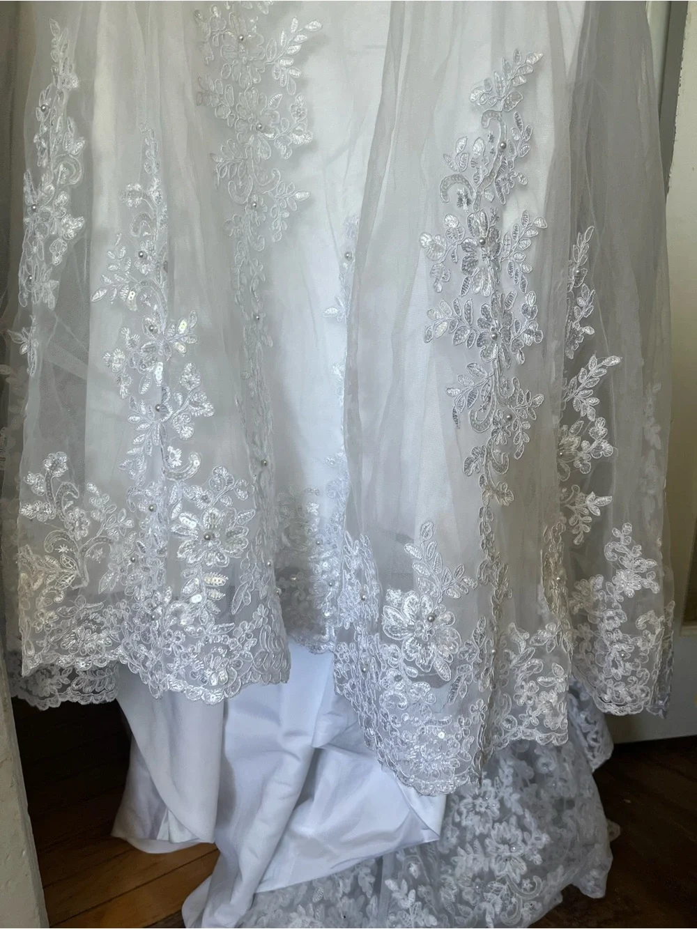 Breathtaking White Beaded Lace Wedding Dress - Beautiful - Picture 10 of 13